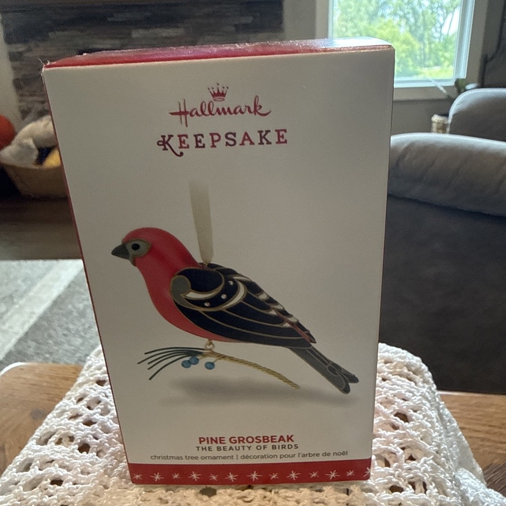 Hallmark Keepsake Ornament 12th in The Beauty Of Birds Series Pine Grosbeak 2016